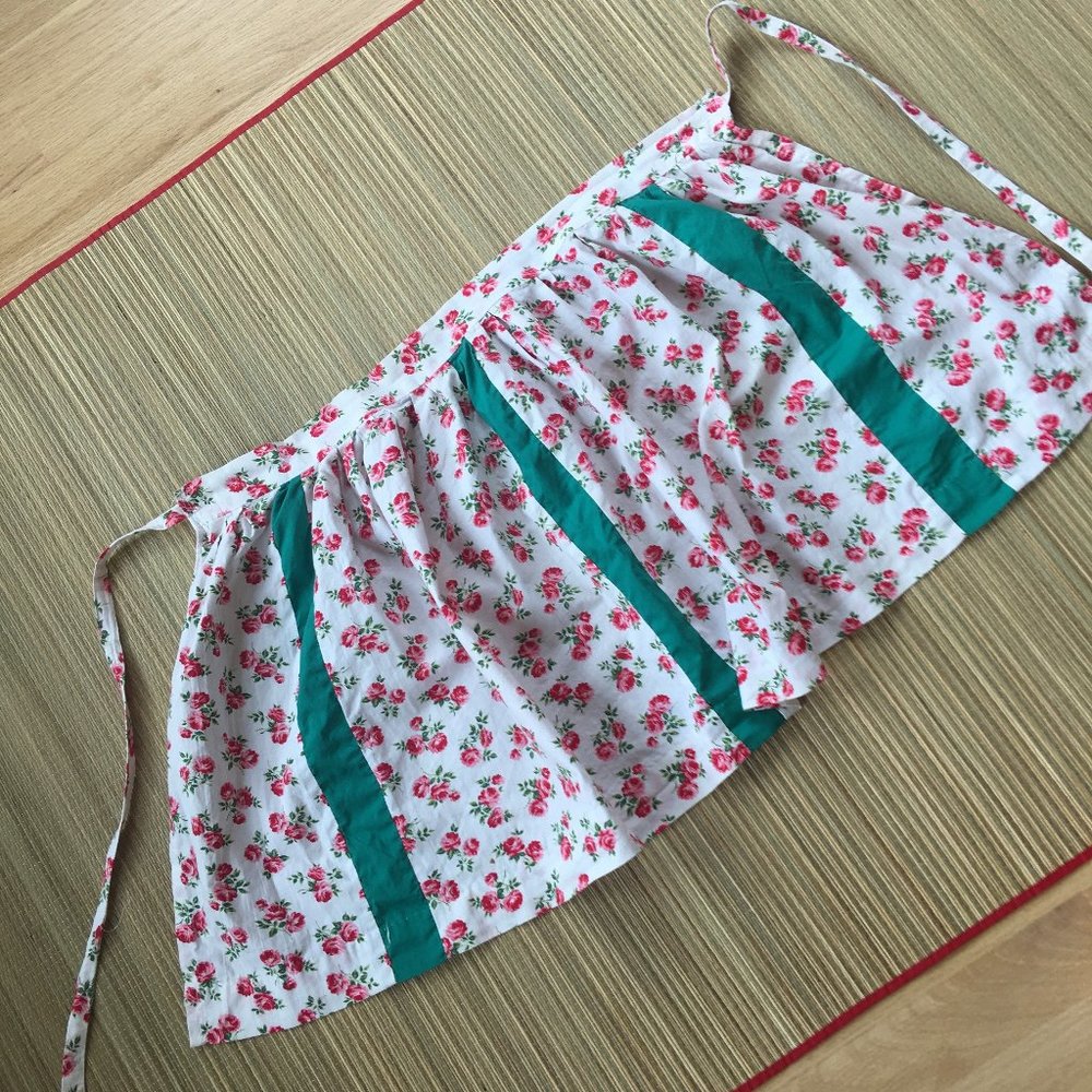 Sweet Vintage Farmhouse Pink Roses Apron